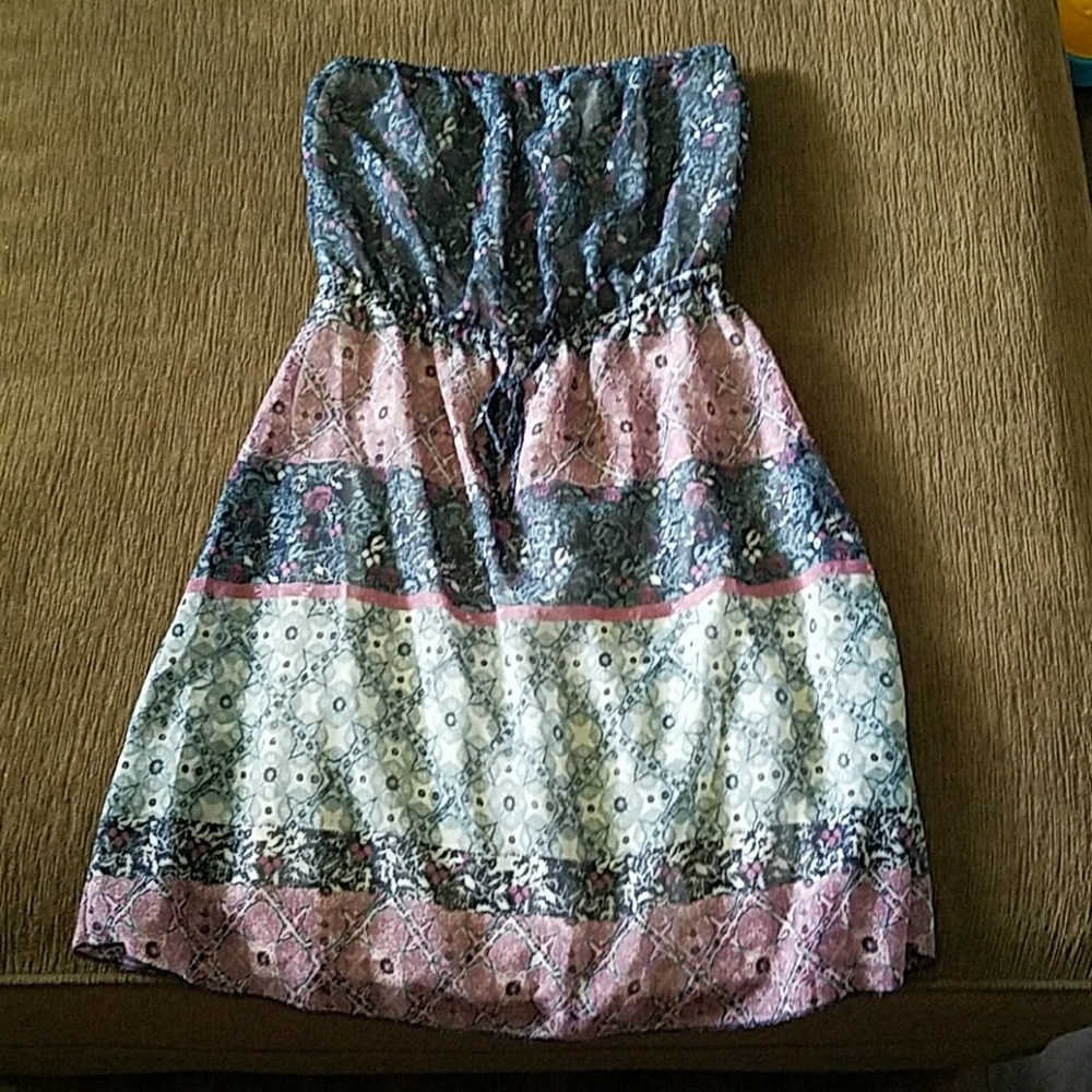Strapless, short dress